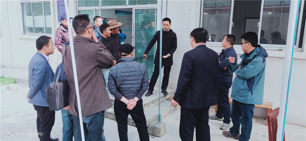 西南督查組在自治區(qū)、日喀則市、吉隆縣、吉隆鎮(zhèn)有關(guān)領(lǐng)導(dǎo)的陪同下對吉隆鎮(zhèn)污水處理廠檢查工作